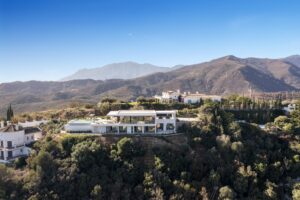Vue aérienne d'un domaine de villas à Benahavís