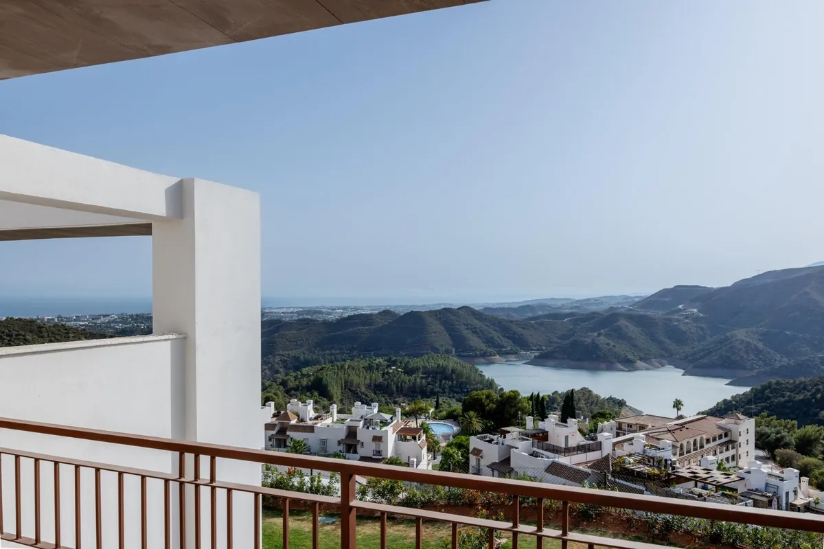Adosados de Almazara Views en Cerros de los Lagos, Istán