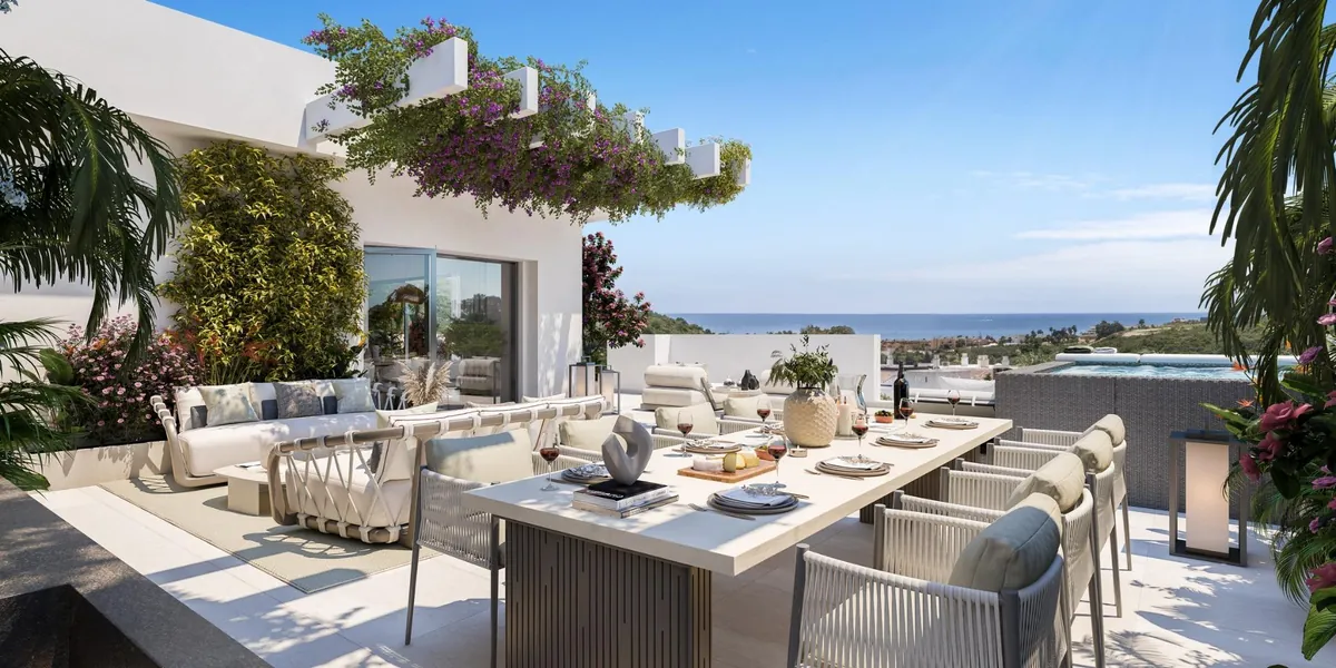 Zeezicht over de golfbaan vanaf Amaranta Living in Casares