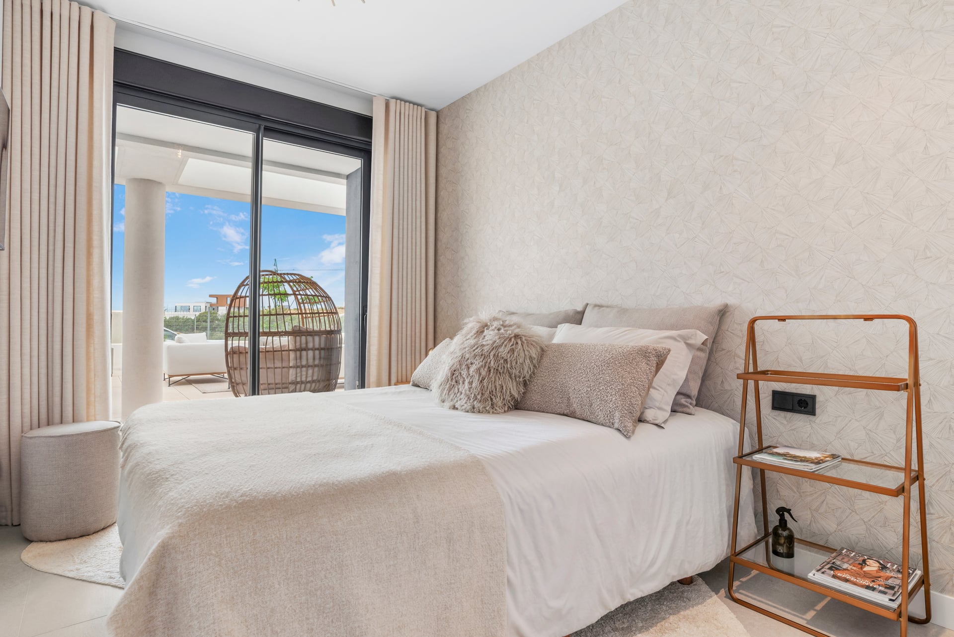 Slaapkamer met kingsize bed
