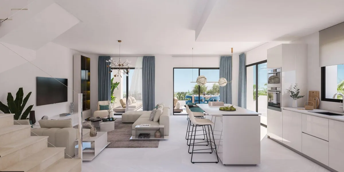 Eigen tuin met gras bij een woning van Apron Estepona