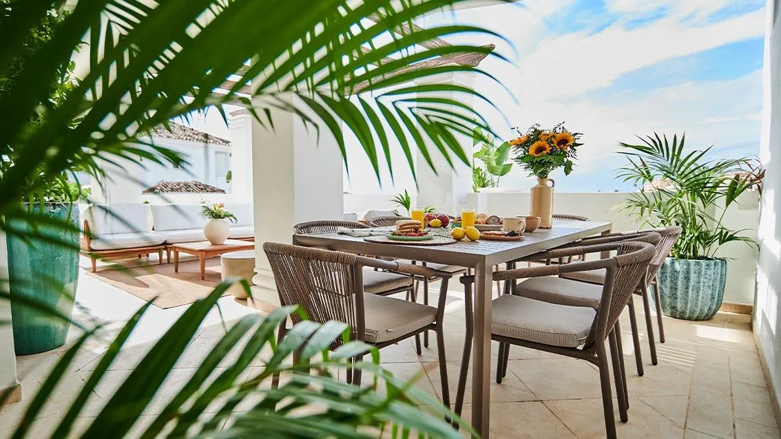 Appartementsgebouwen van Be Aloha in de heuvels van Nueva Andalucía