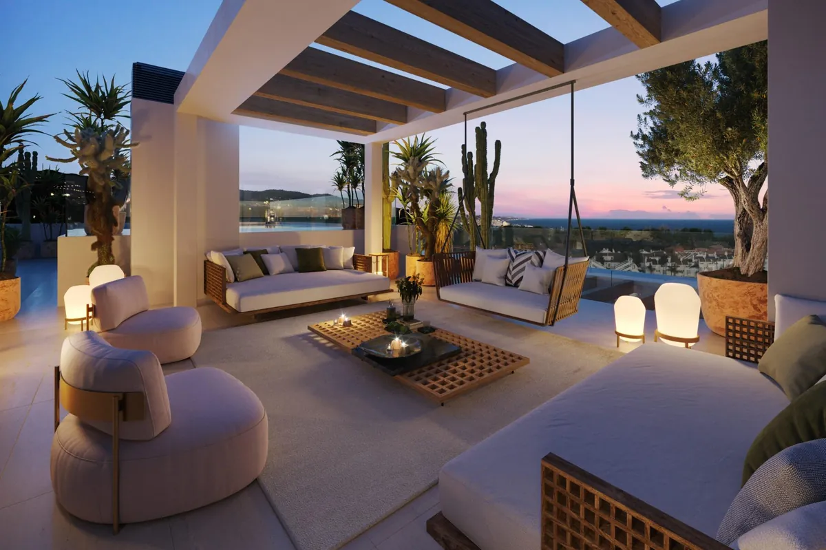 Toit-terrasse avec piscine privée du penthouse d'Earth Marbella
