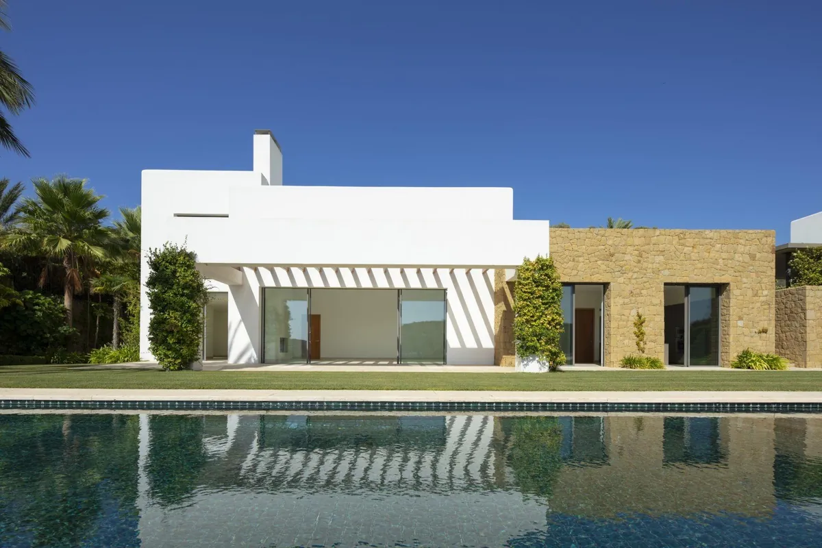Finca Cortesin, Casares 1 Villa blanca de estilo ibicenco en Finca Cortesín, Casares