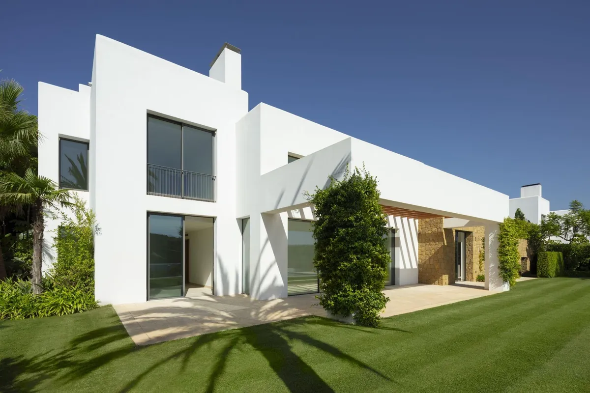 Finca Cortesin, Casares 2 Piscina privada y jardín con palmeras en una villa de Finca Cortesín