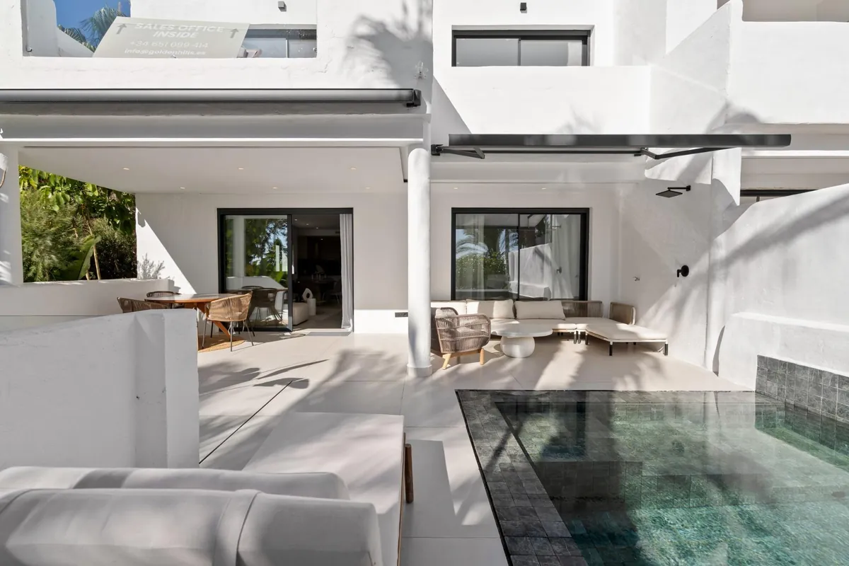 Duplex en rez-de-jardin avec piscine privée à Golden Hills, El Paraíso
