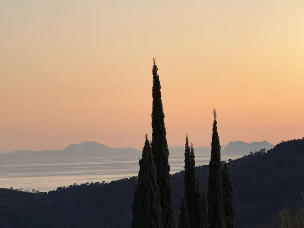 Gratis bezichtigingsreis naar Marbella 1 Gratis bezichtigingsreis naar Marbella: zonsondergang aan de kust van Marbella