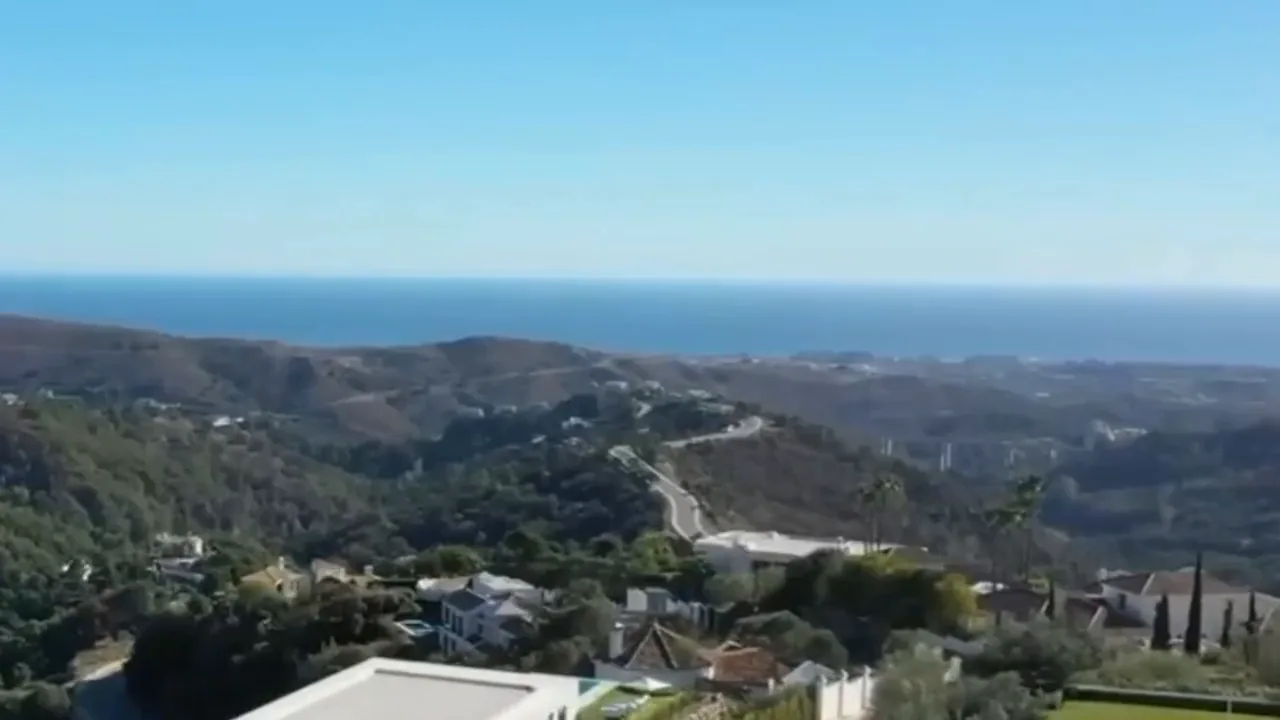 Inmobiliaria Marbella: vistas sobre la Costa del Sol y el Mediterráneo desde Benahavís