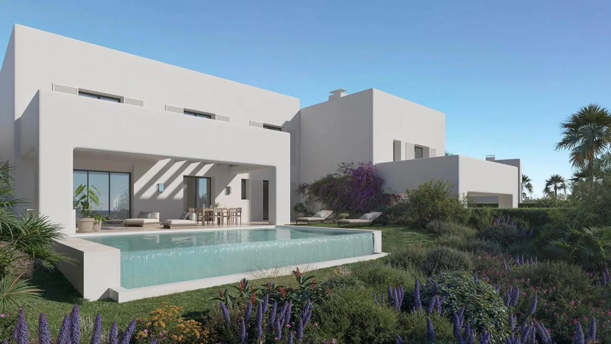 Casa con patio y piscina privada en Las Villas Sotogrande