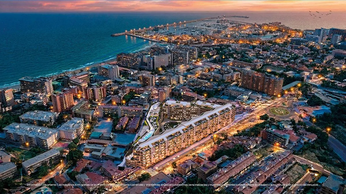 Edificios de Magna Torremolinos junto a la playa de La Carihuela