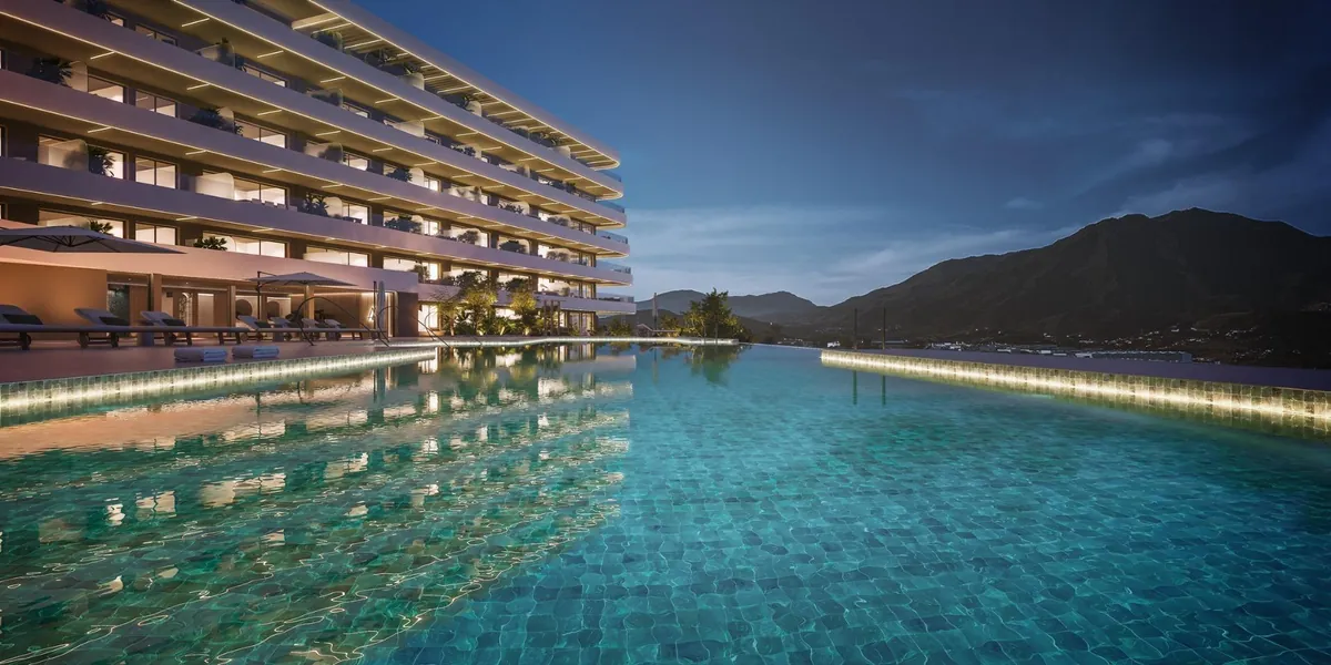 Piscine intérieure chauffée avec spa à Maralto Estepona