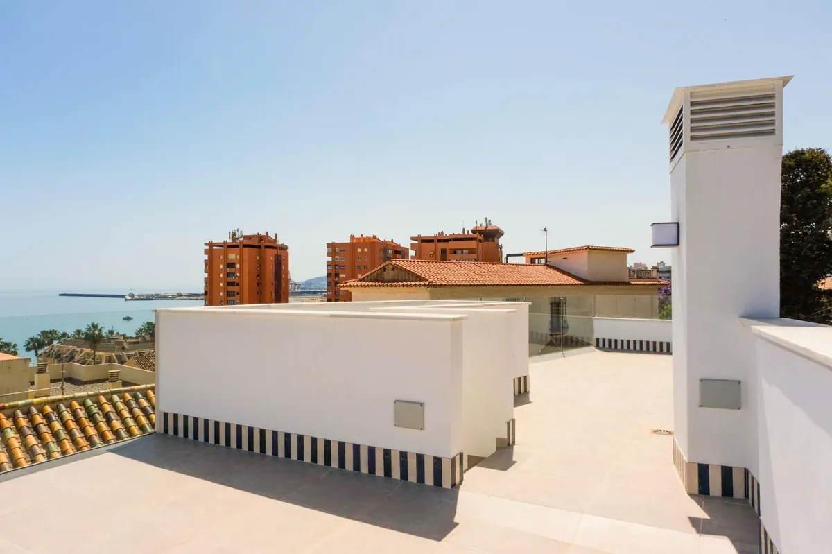 Monte Sancha 28, Málaga 2 Rooftop solarium of the duplex at Monte Sancha 28 with sea views