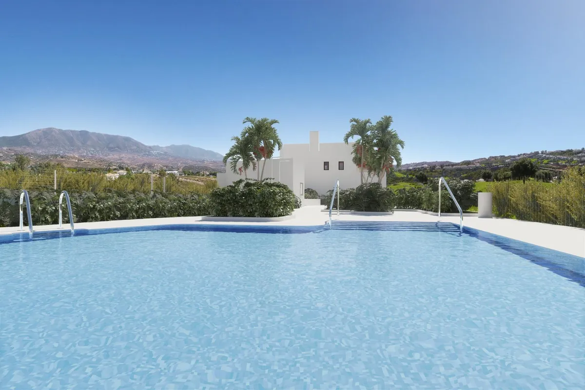 Jardín privado y terraza de una vivienda en The Meadows, Mijas