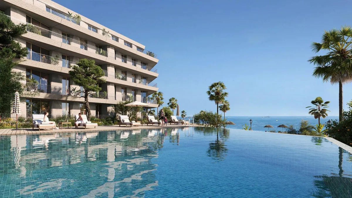 Piscina desbordante con vistas al mar en Vesta Mare, Manilva