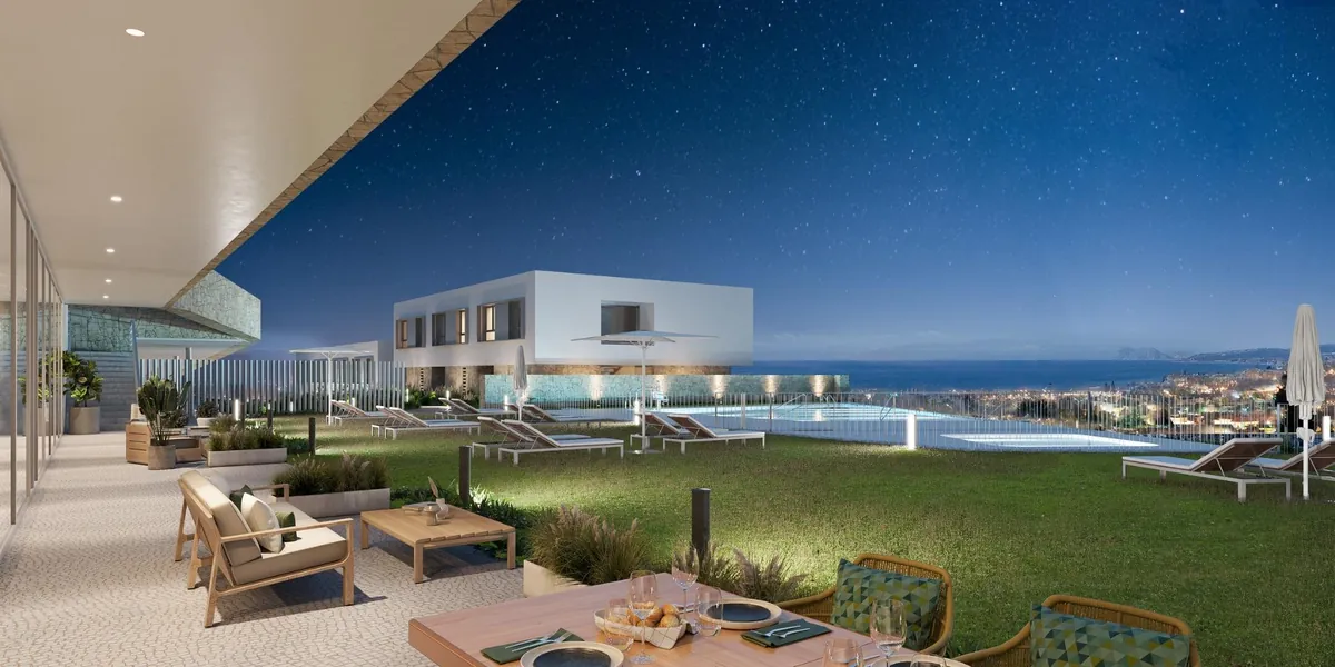 Piscine entre les immeubles de Zenity Azure, Estepona