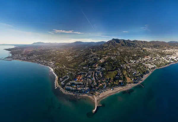 AÍDA, Golden Mile, Marbella: aerial view of the Marbella coastline