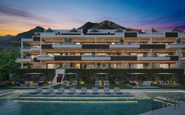 Martalia, Benalmádena: complex bij avondlicht