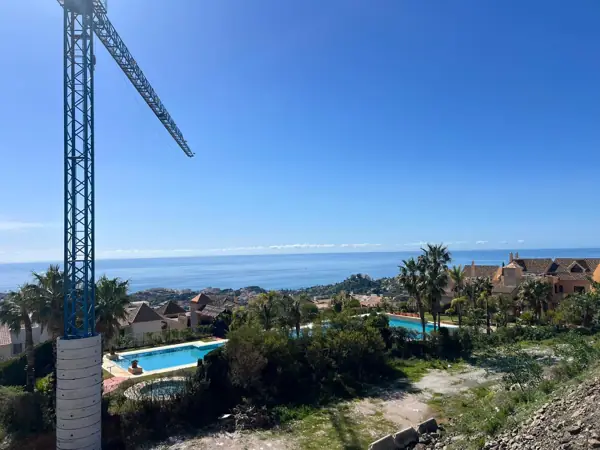 Martalia, Benalmádena: bouwterrein met zeezicht, stand van de werken