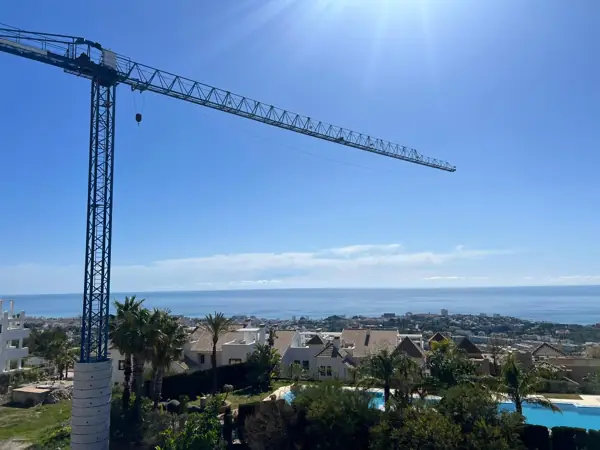 Martalia, Benalmádena: bouwterrein met zeezicht, stand van de werken