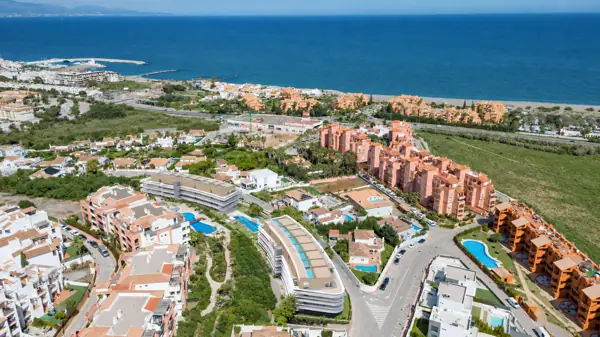 Moon 64, Los Hidalgos, Manilva: aerial view of the coastline