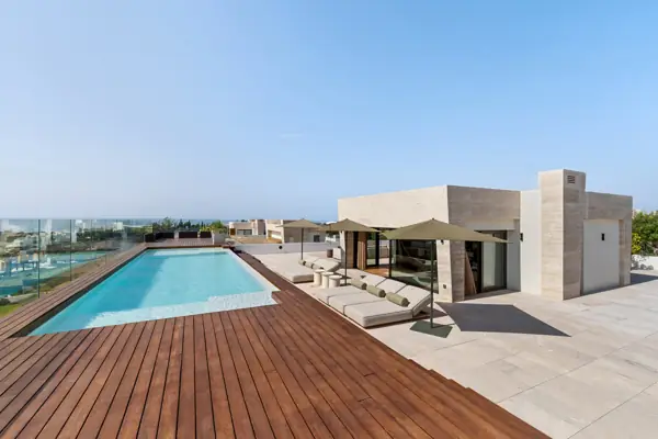 Skyvilla 6, Nueva Andalucía, Marbella : piscine privée sur le toit